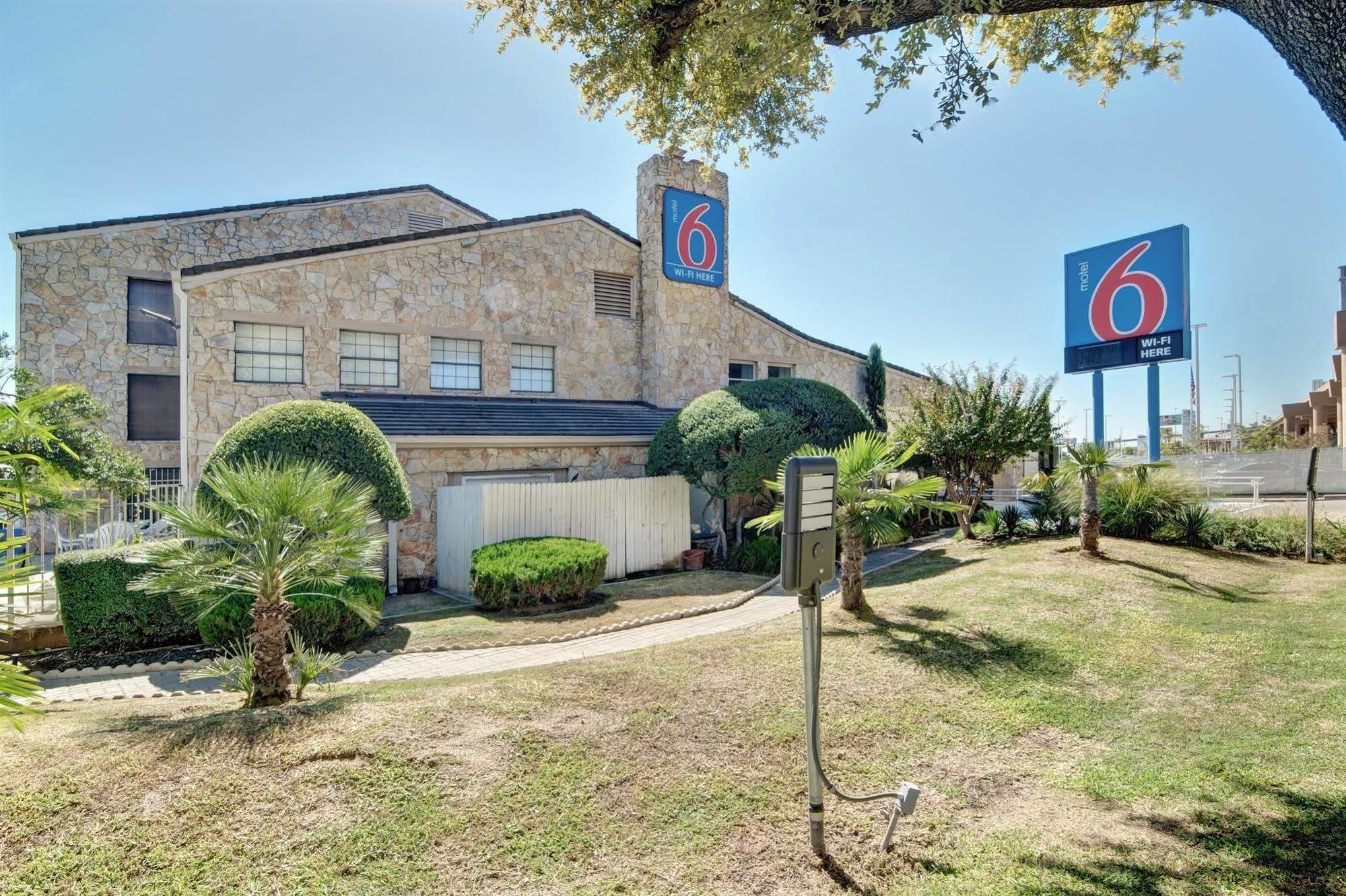 Motel 6-Dallas, Tx - Forest Lane Zewnętrze zdjęcie